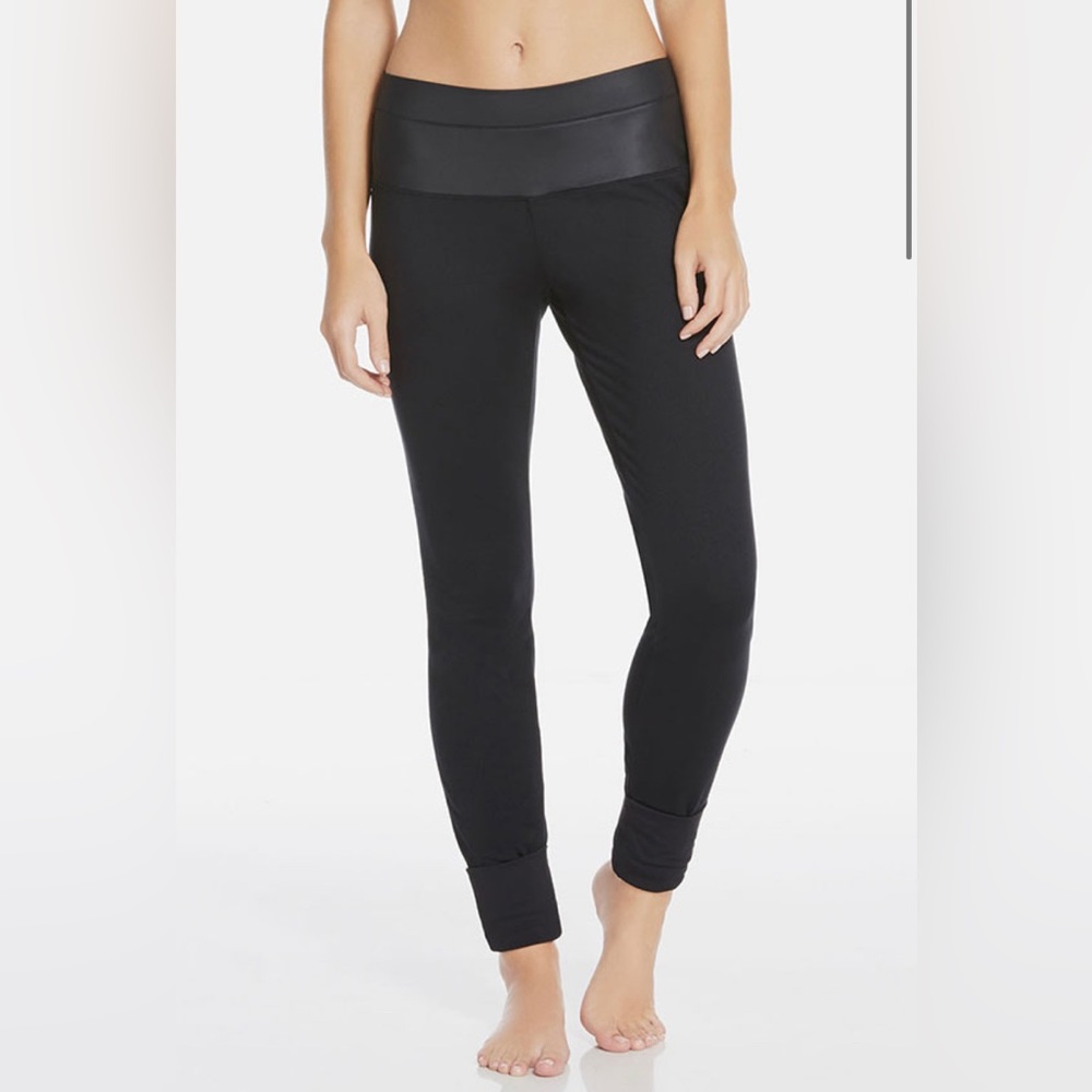 Fabletics Lynx Jogger. Black. Size Small.